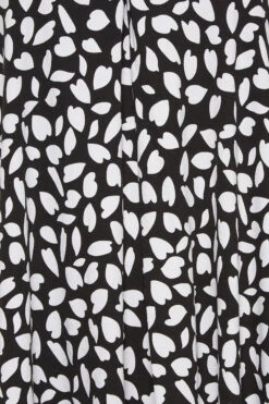 YOURS 2 PACK Curve Black & White Pleat Front Vest Tops 17 YOURS 2 PACK Curve Black & White Pleat Front Vest Tops -Luna Looks Zone 14bd561e 0313 4c 320794 Z