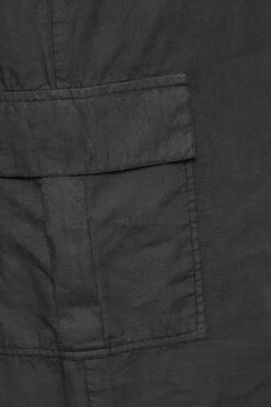 YOURS Curve Black Cropped Cargo Trousers -Luna Looks Zone 1f37e130 811e 40 144850 Z