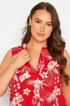 YOURS Curve Red Floral Pleat Detail Top -Luna Looks Zone 21a04330 e6ef 48 173961 D