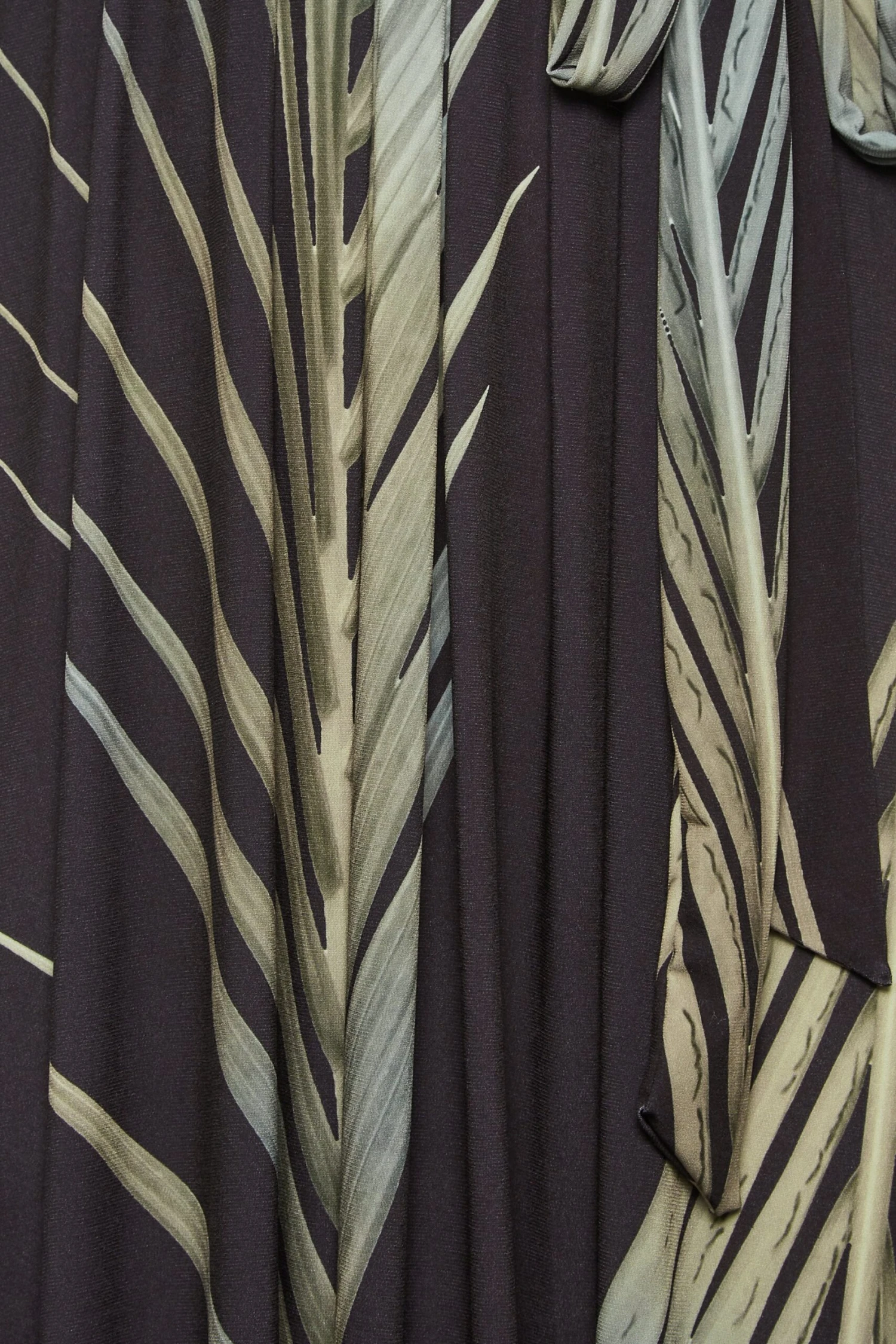 YOURS Curve Leaf Print Wrap Dress 4 YOURS Curve Leaf Print Wrap Dress - Image 4