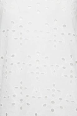 YOURS PETITE Curve White Broderie Anglaise Short Sleeve Top -Luna Looks Zone 2c8b0f51 08af 4c 174534 Z