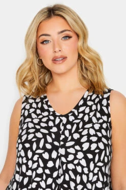 YOURS 2 PACK Curve Black & White Pleat Front Vest Tops 14 YOURS 2 PACK Curve Black & White Pleat Front Vest Tops -Luna Looks Zone 334c0834 452d 41 320794 D