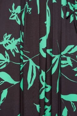 YOURS Curve Green V-Neck Floral Wrap Dress -Luna Looks Zone 34203dc5 c4b1 47 302156 Z