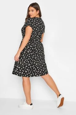 YOURS Curve Black Daisy Print Cotton T-Shirt Dress -Luna Looks Zone 344b75f1 530a 4d 137305 C