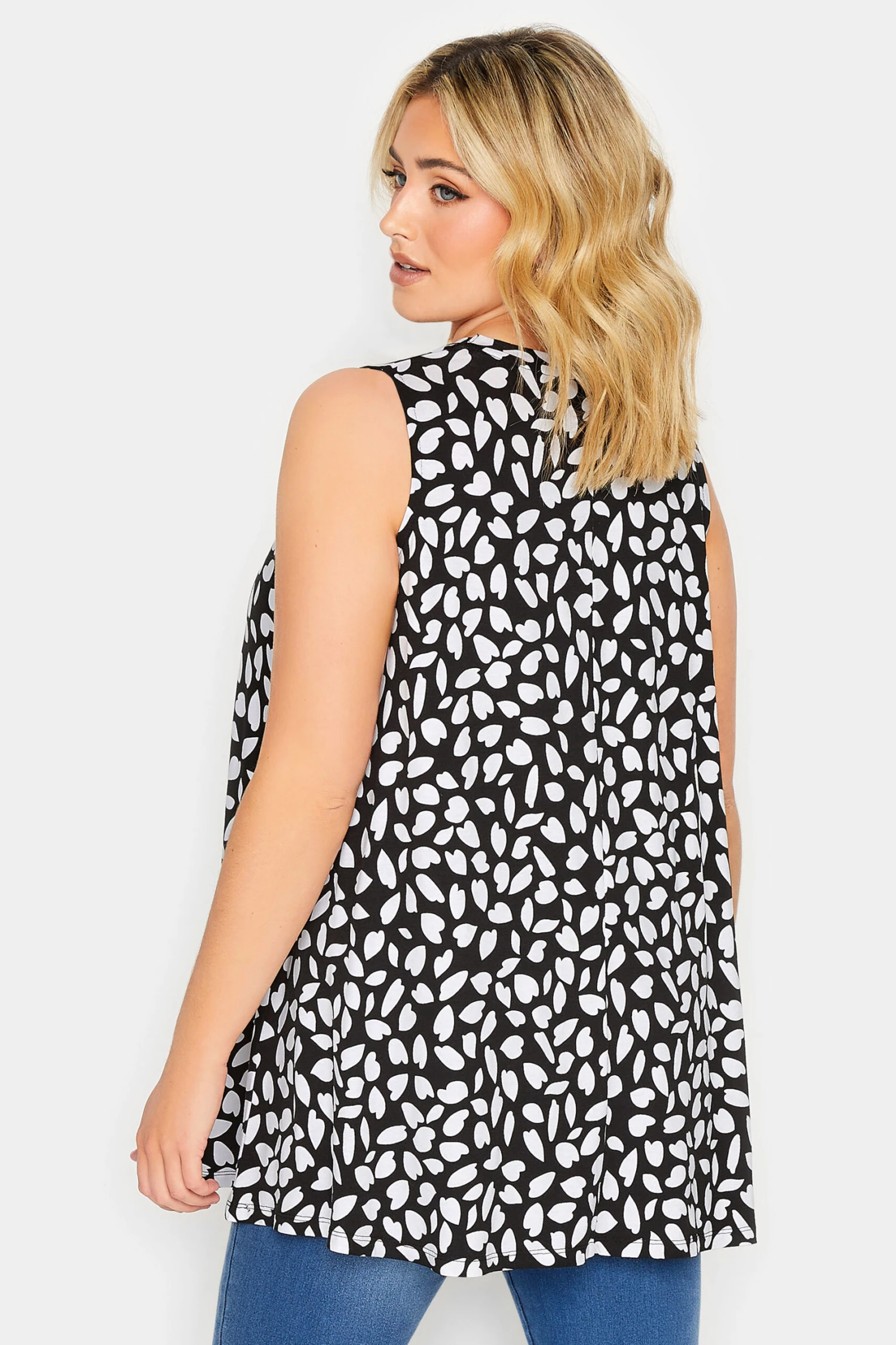 YOURS 2 PACK Curve Black & White Pleat Front Vest Tops 3 YOURS 2 PACK Curve Black & White Pleat Front Vest Tops - Image 3