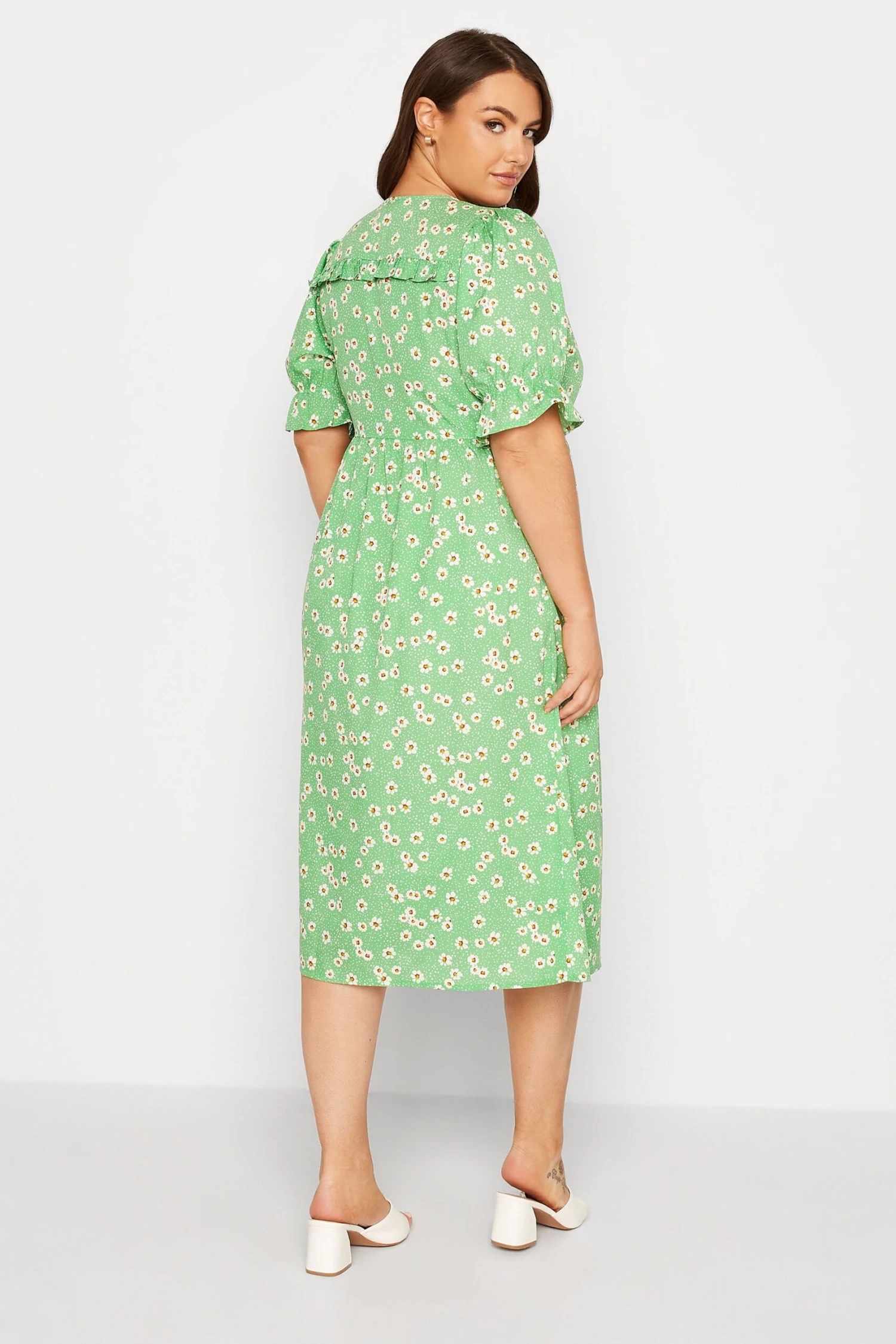 YOURS Curve Green Daisy Print Frill Sleeve Wrap Dress 2 YOURS Curve Green Daisy Print Frill Sleeve Wrap Dress - Image 2