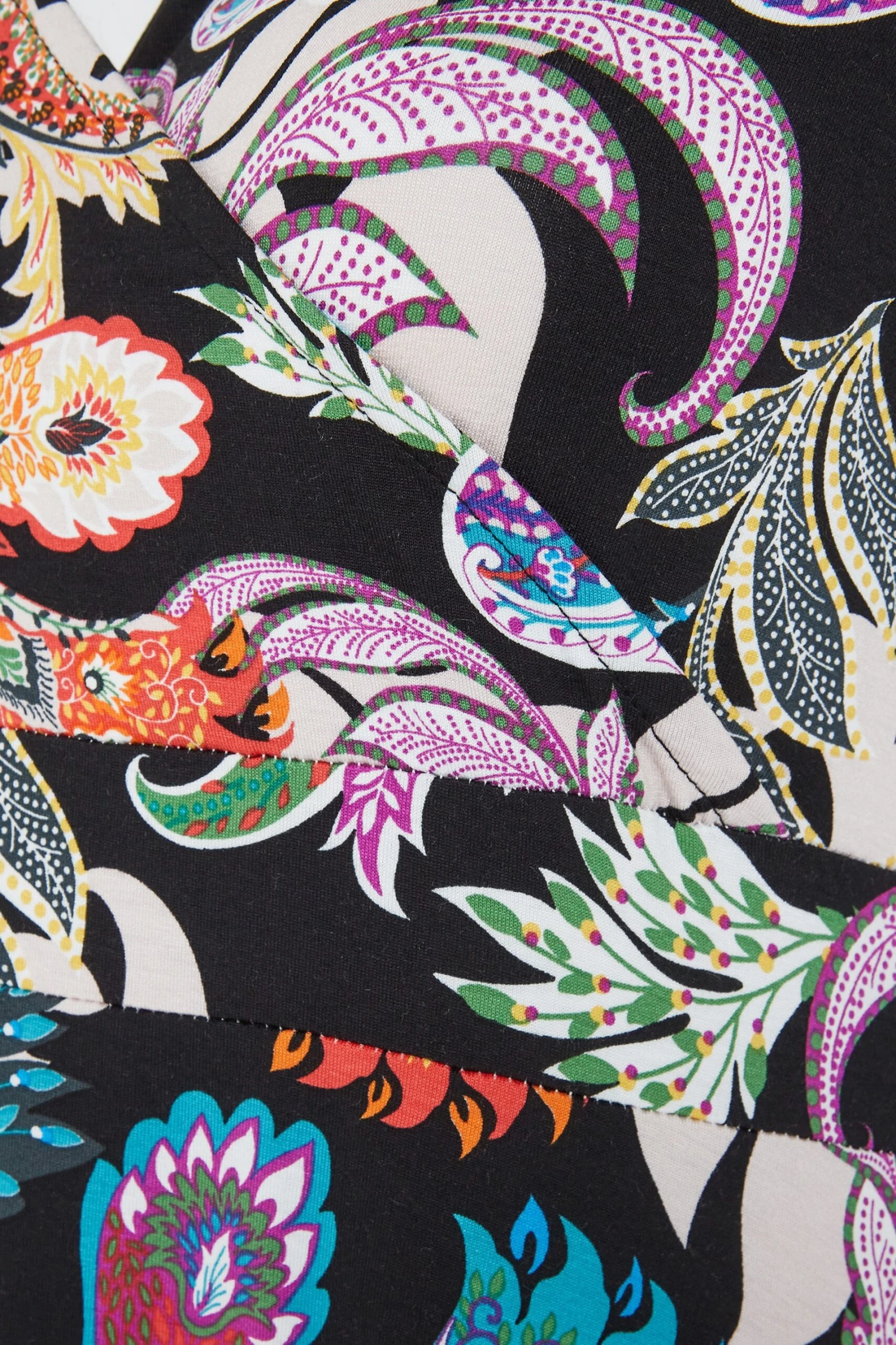 YOURS Curve Black Paisley Print V-Neck Midaxi Dress 4 YOURS Curve Black Paisley Print V-Neck Midaxi Dress - Image 4