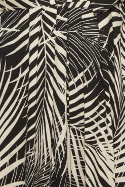 YOURS Curve Black Leaf Print Wrap Dress -Luna Looks Zone 528cef58 043a 46 301599 Z