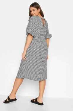 YOURS Curve Black Gingham Textured Smock Midi Dress -Luna Looks Zone 5f4a76a0 1eab 41 137516 C