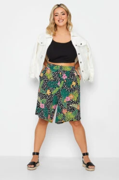 YOURS Curve Black Mixed Tropical Print Jersey Shorts