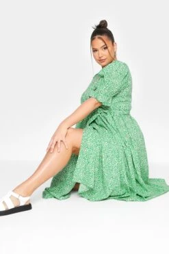 LIMITED COLLECTION Curve Green Ditsy Wrap Dress -Luna Looks Zone 77537cd7 ee92 44 214397 D