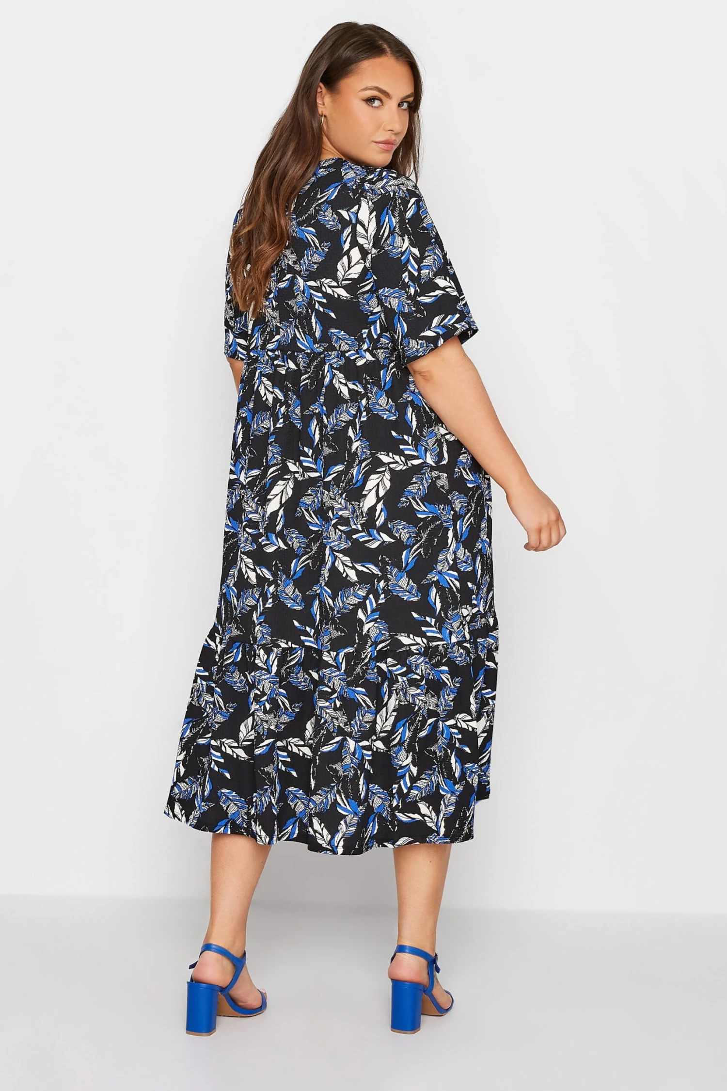 YOURS Curve Black Floral Print Tiered Midi Dress 2 YOURS Curve Black Floral Print Tiered Midi Dress - Image 2