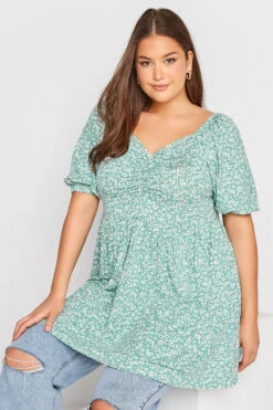 YOURS Curve Green Floral Ruched Top 8 YOURS Curve Green Floral Ruched Top -Luna Looks Zone 8c4139a8 f3d6 4a 320164 D