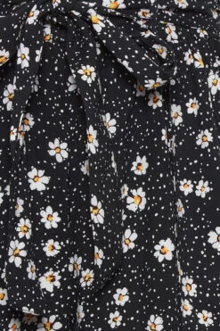 YOURS Curve Black Daisy Print Paperbag Waist Shorts -Luna Looks Zone 959b2612 af1f 4b 144800 Z