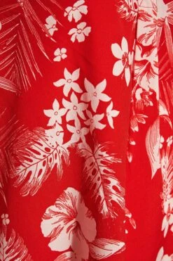 YOURS Curve Red Floral Pleat Detail Top -Luna Looks Zone a0f567ee c2ef 48 173961 Z