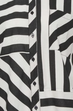 YOURS PETITE Curve Black & White Stripe Shirt -Luna Looks Zone a741da4d e447 42 174506 Z