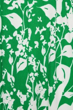 YOURS Curve Green Floral Split Front Dress -Luna Looks Zone ad651acc 65f4 48 301904 Z