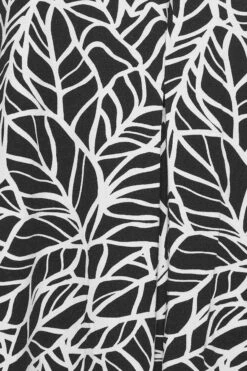 YOURS Curve Black Monochrome Floral Ditsy Top 9 YOURS Curve Black Monochrome Floral Ditsy Top -Luna Looks Zone b9ac7ec9 2e98 4b 320979 Z