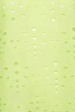 YOURS PETITE Curve Lime Green Broderie Anglaise Short Sleeve Top -Luna Looks Zone bea2d52a d92b 45 174454 Z