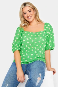 YOURS PETITE Curve Green Daisy Print Square Neck Top -Luna Looks Zone c15454d9 9fcf 44 174642 D