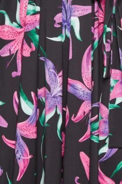 YOURS LONDON Curve Black Floral Print Wrap Dress -Luna Looks Zone c711e718 ed44 40 162201 Z
