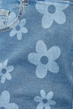 YOURS Curve Blue Floral Print Stretch Denim Shorts -Luna Looks Zone c9af7913 4de4 4c 144727 Z