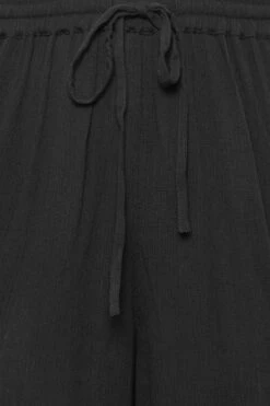 LIMITED COLLECTION Curve Black Crinkle Shorts -Luna Looks Zone d2fa8e92 4c09 4a 215551 Z