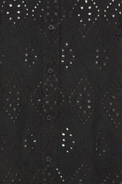 YOURS Curve Black Broderie Anglaise Shirt -Luna Looks Zone d6e64f8c 3dae 4d 131763 Z