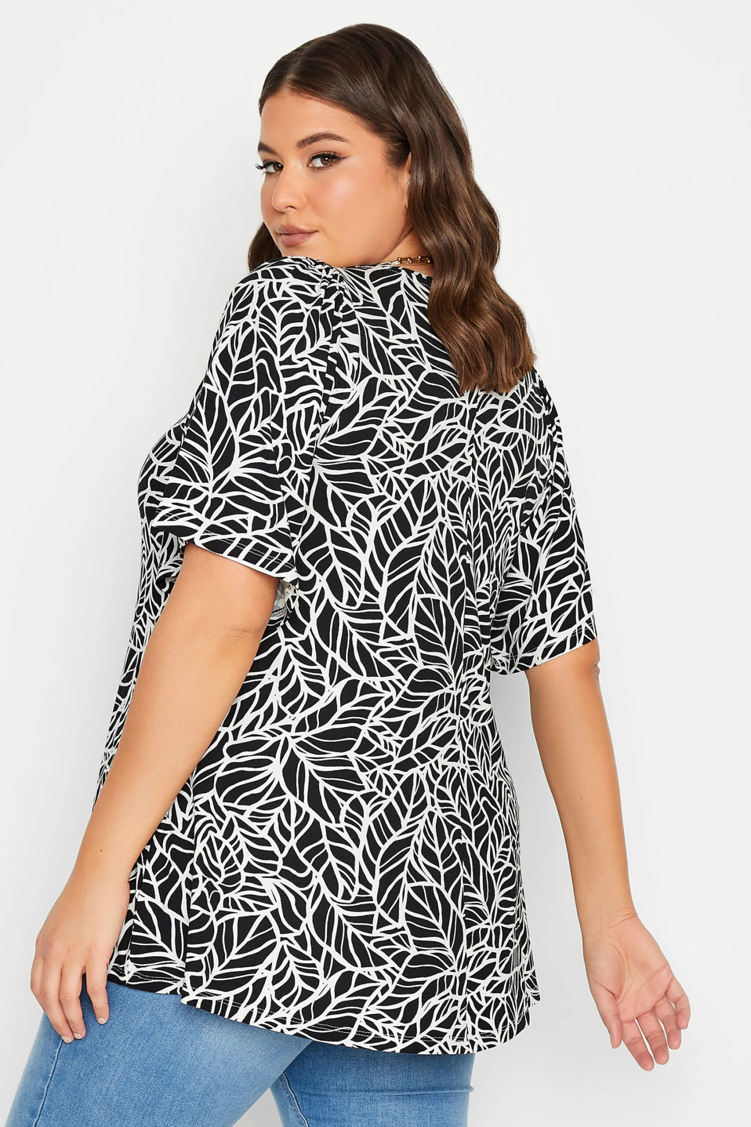 YOURS Curve Black Monochrome Floral Ditsy Top 2 YOURS Curve Black Monochrome Floral Ditsy Top - Image 2