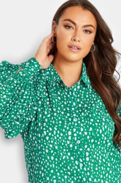 YOURS LONDON Curve Green Dalmatian Pleat Sleeve Shirt -Luna Looks Zone df12d1da c88f 4a 161967 D