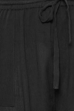 LIMITED COLLECTION Curve Black Broderie Anglaise Trim Shorts -Luna Looks Zone dfd6555f 74fd 41 215573 Z