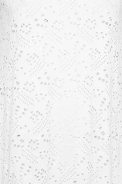 YOURS Curve 2 PACK White & Black Broderie Anglaise Swing V-Neck T-Shirt -Luna Looks Zone e3c2f27b 367e 4d 320690 Z