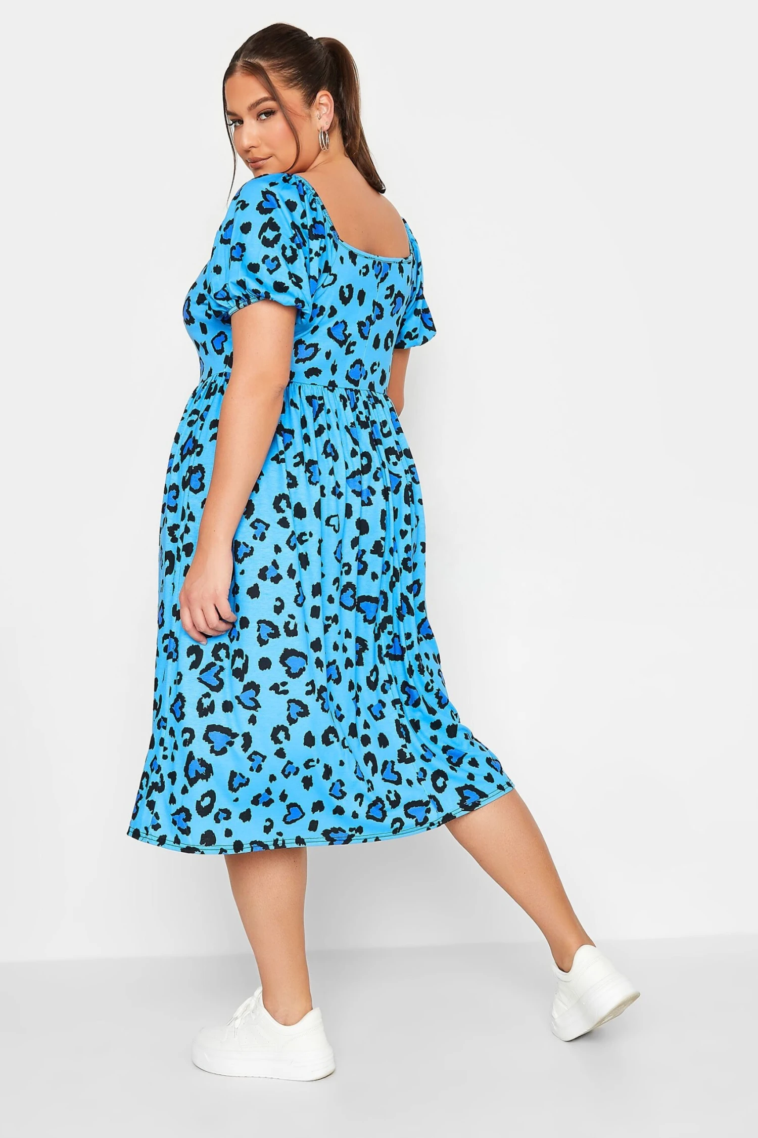 LIMITED COLLECTION Curve Blue Leopard Print Midaxi Dress 3 LIMITED COLLECTION Curve Blue Leopard Print Midaxi Dress - Image 3