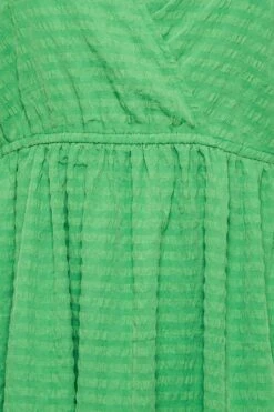 YOURS Curve Green Textured Wrap Top -Luna Looks Zone e7d547e5 d59f 45 131737 Z