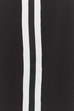 YOURS PETITE Curve Black & White Stripe Wide Leg Trousers 8 YOURS PETITE Curve Black & White Stripe Wide Leg Trousers -Luna Looks Zone ed8b685c 8b5d 48 174523 Z