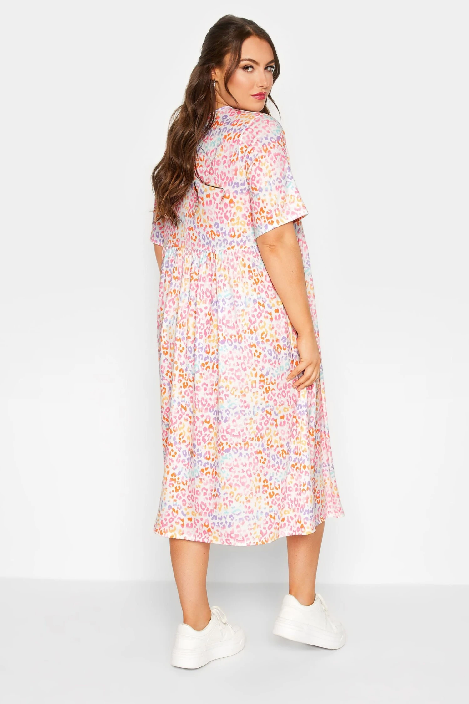 LIMITED COLLECTION Curve White Animal Print Midaxi Smock Dress 2 LIMITED COLLECTION Curve White Animal Print Midaxi Smock Dress - Image 2